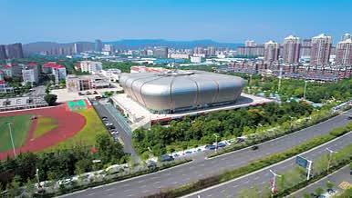 4K航拍安徽滁州地标建筑滁州体育馆视频的预览图